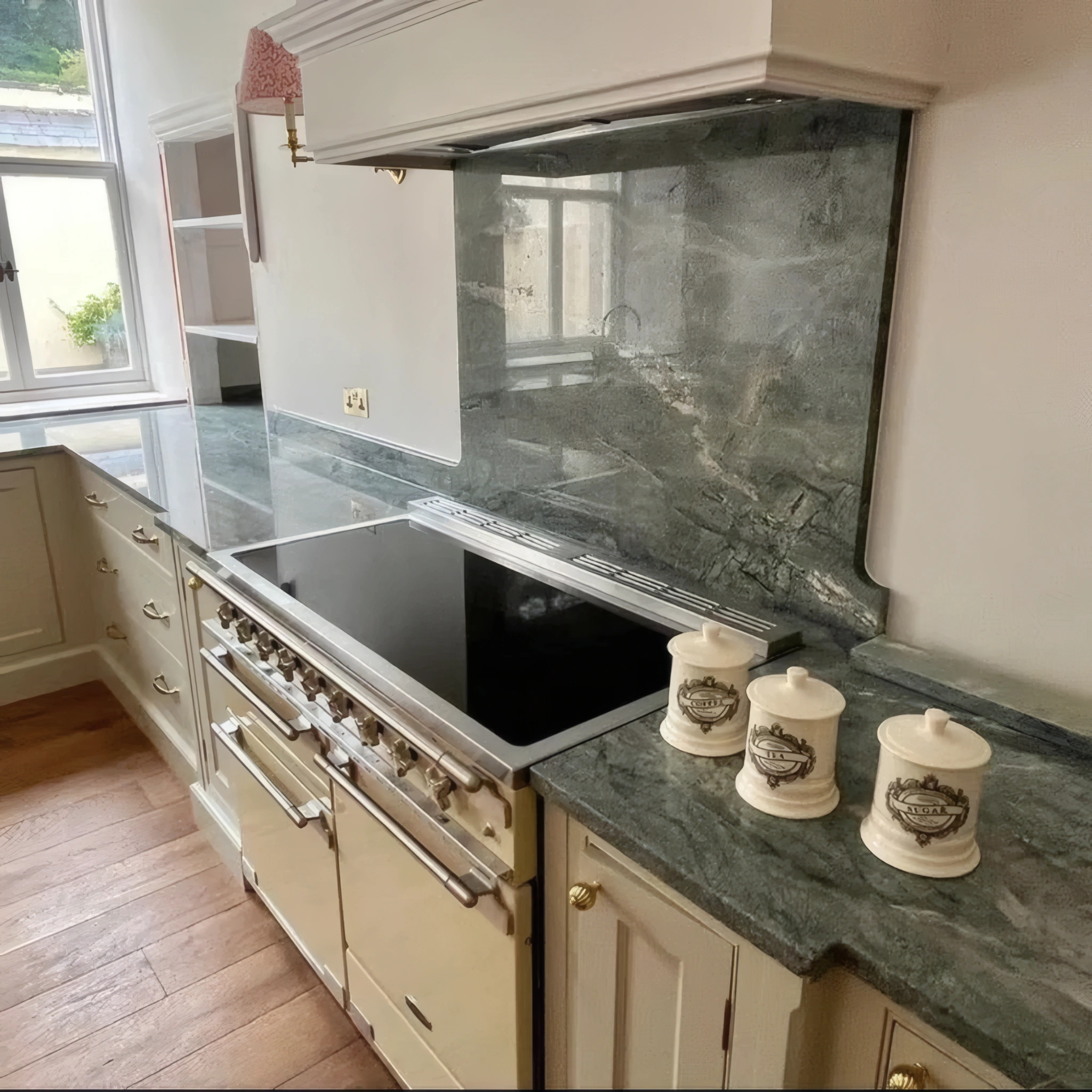 Verde Alpi quartzite range splashback by RH Stone Surfaces